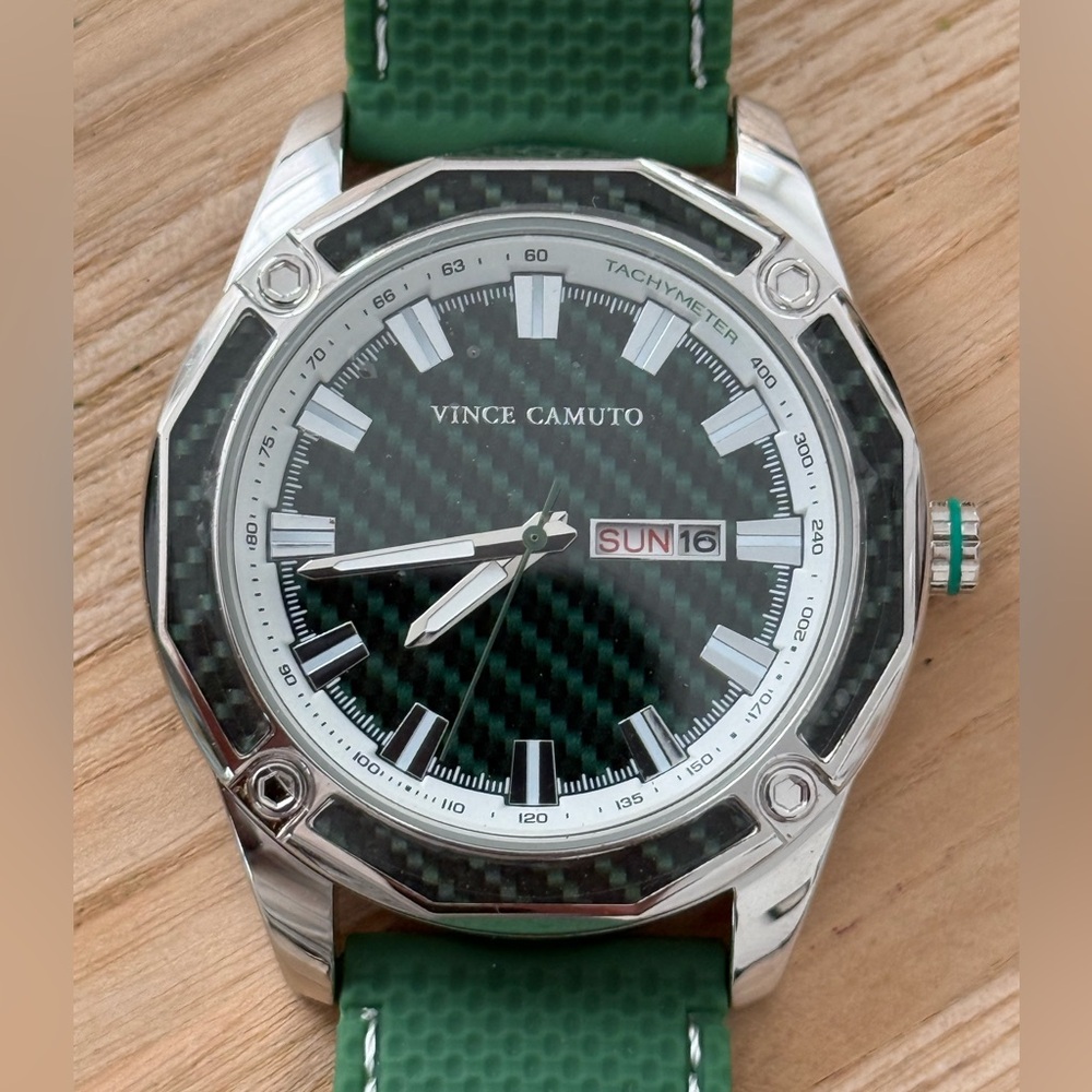 Vince Camuto Greeen Carbon Fiber Patterned Men’s Watch New in Box Green Strap